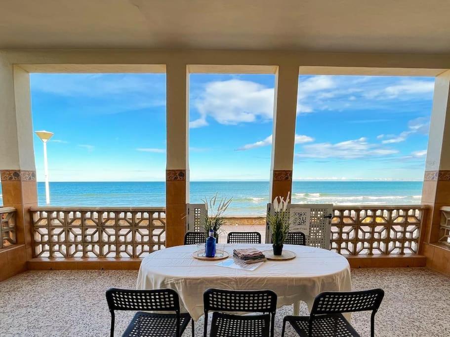 Beachfront House Piles Exterior foto